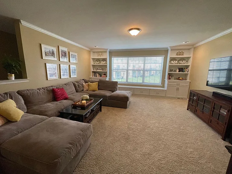 615 Keswick Ct — Photo 4
