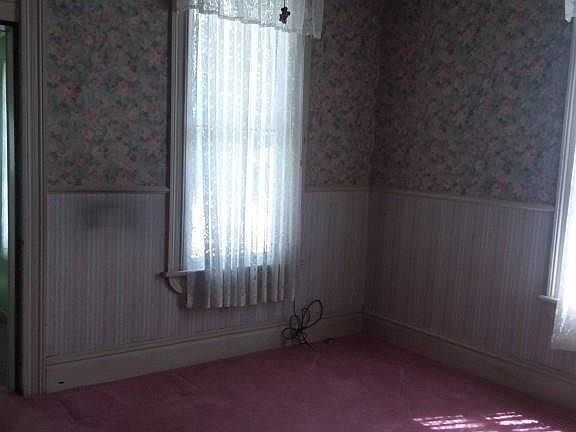 4th image of 134 N Walnut St