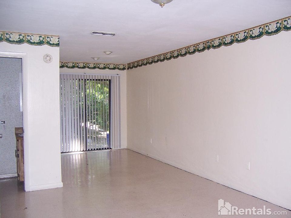2nd image of 712 SW 70th Ter APT A