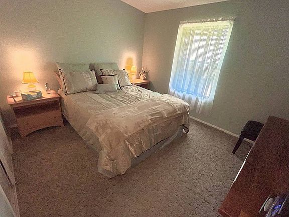 5th image of 597 Clover Ln
