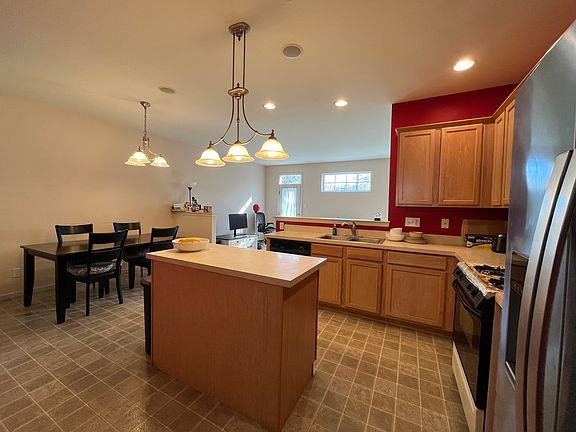 5th image of 102 Regents Ct