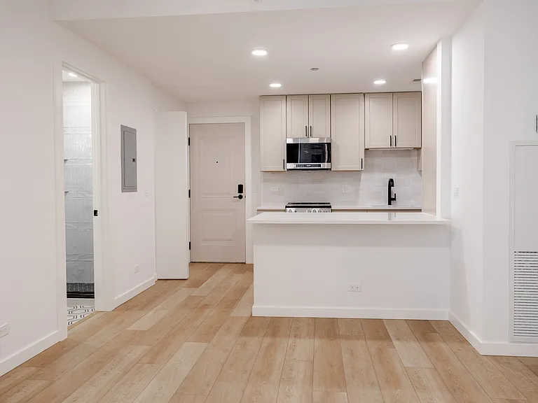 The Nest at Lincoln Park West — Photo 27