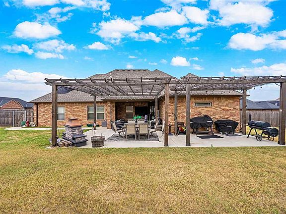 4th image of 1204 Baybrook Dr