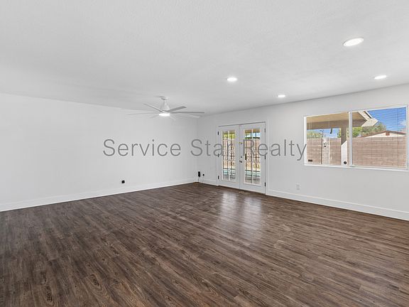 5th image of 3236 E Windrose Dr
