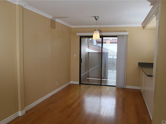 3rd image of 946 W 220th St Unit 111