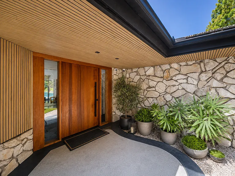 9410 Eden Dr — Photo 2