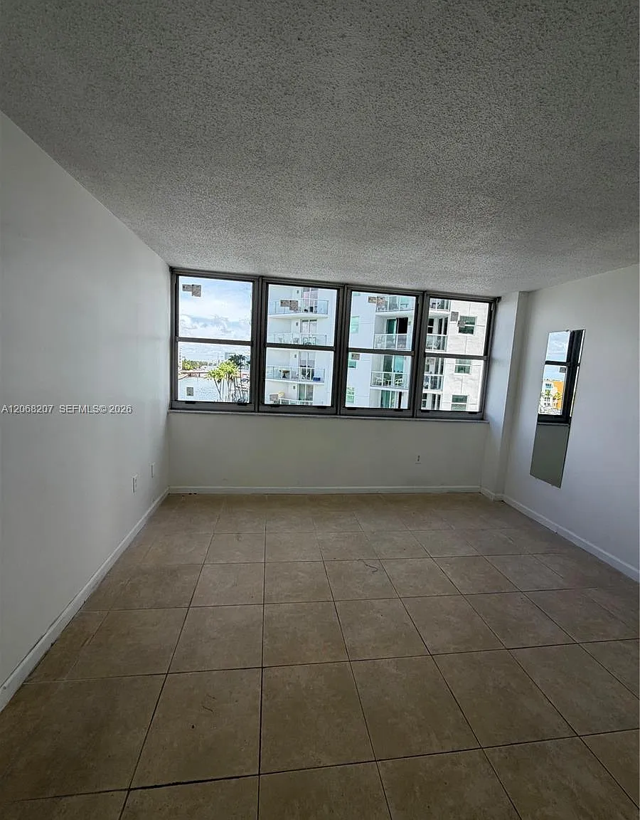 5838 Condominium — Photo 4