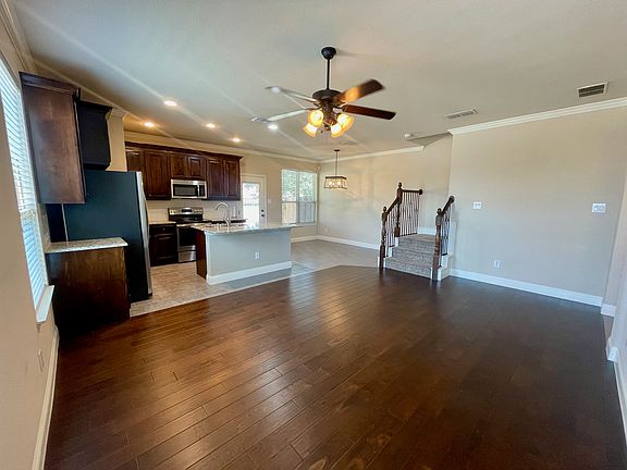 2nd image of 5047 Venecia Way