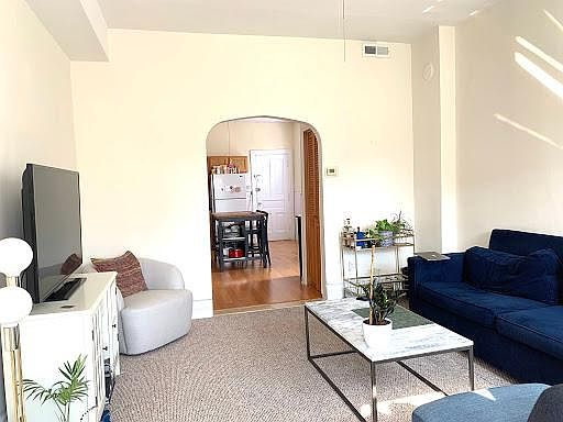 1st image of 1040 N Hermitage Ave #3F