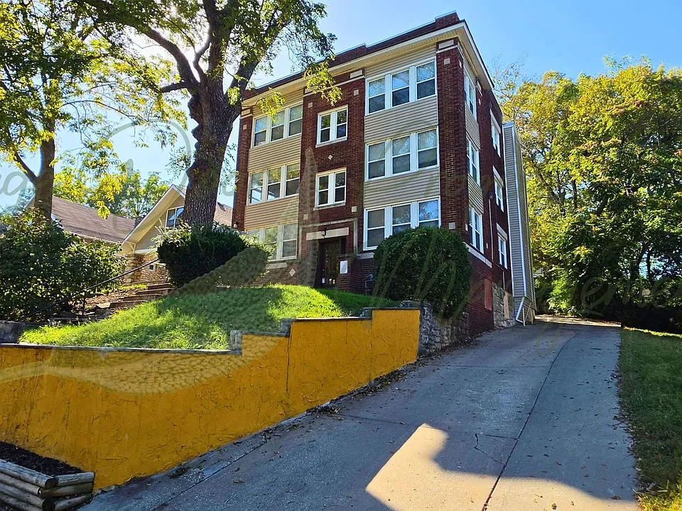 4228 Locust St