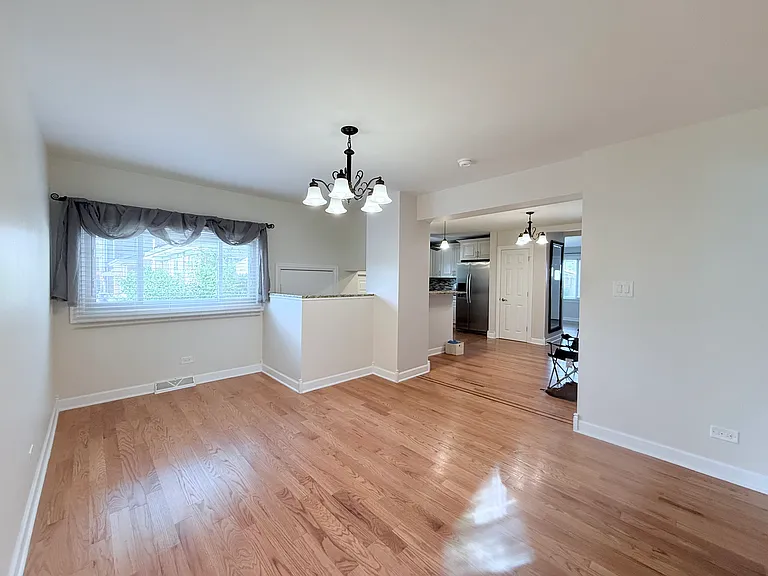 4528 Grace St — Photo 9