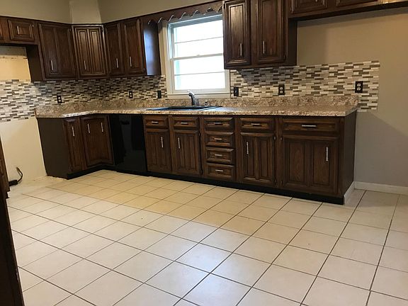 Kitchen - must provide own appliances