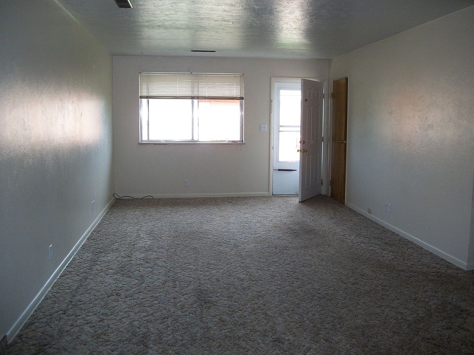 1st image of 1753 Oxford Dr APT 3