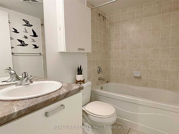 4th image of 38 Grenville St #1805