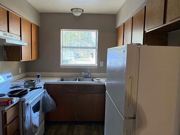 2nd image of 2212 Lacari St APT D3