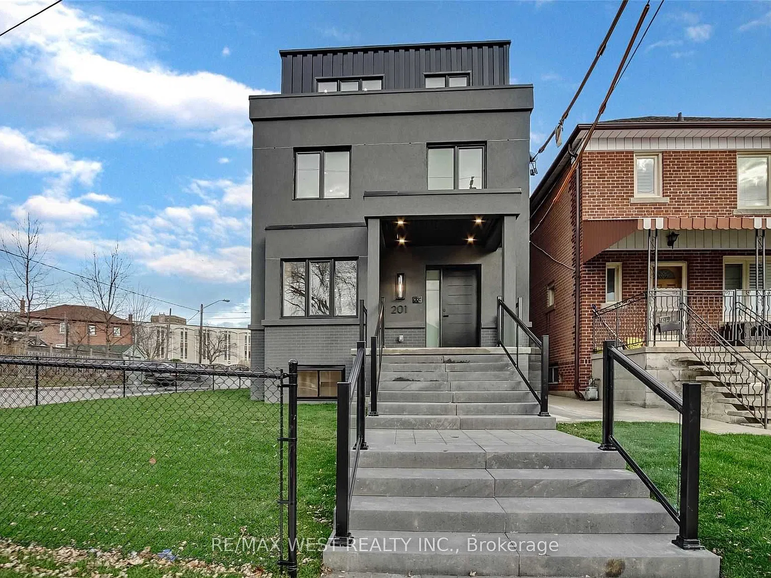 2 bed, $2,780 — Photo 1