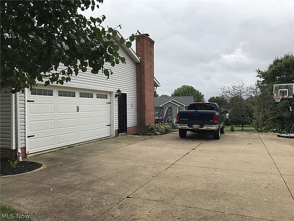3rd image of 121 Hillside Dr