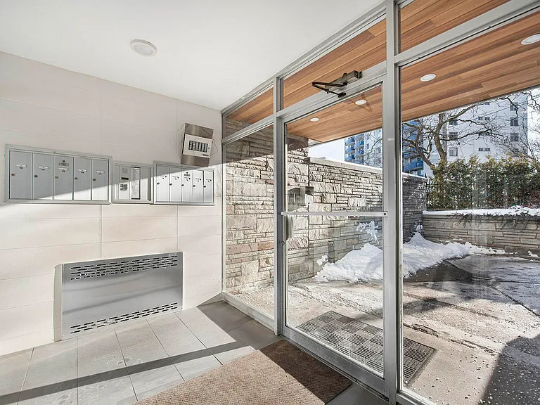 2263 Weston Rd — Photo 9