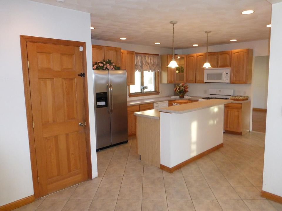 Kitchen and breakfast nook