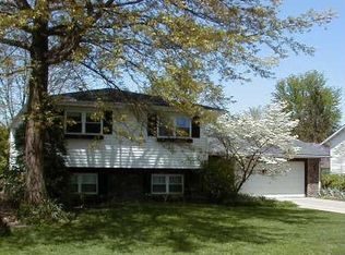 709 Deerfield Rd, Chatham, IL 62629