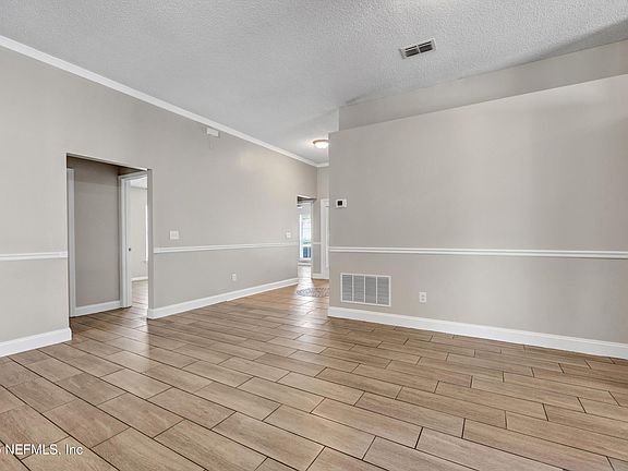 5th image of 590 TIMBER TRACE Court
