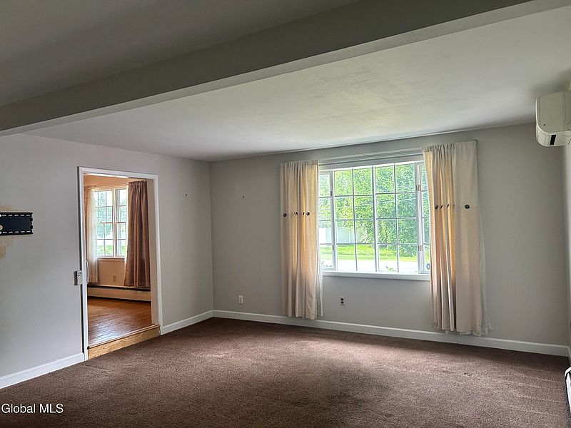 3rd image of 55 Vly Road