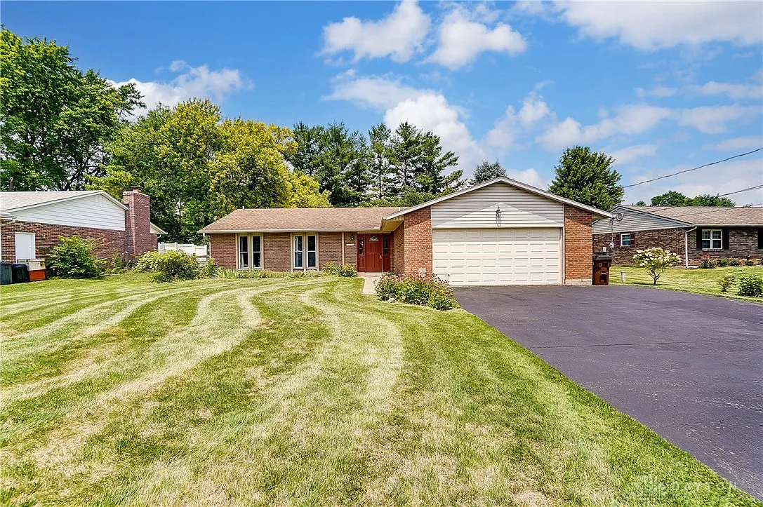 8264 Meadowlark Dr photo 1