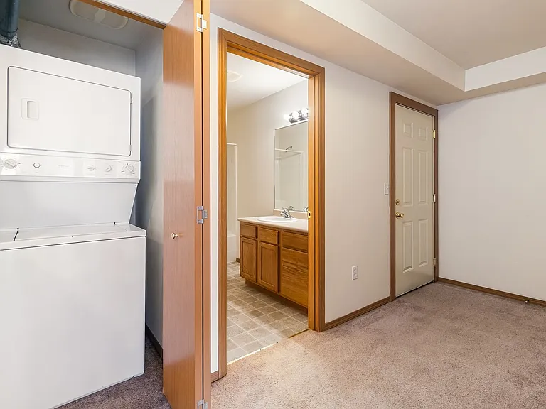 839 N State St — Photo 5