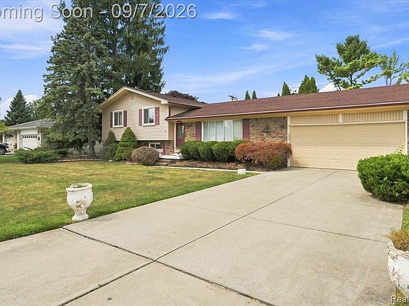 2nd image of 37582 Whitney Dr