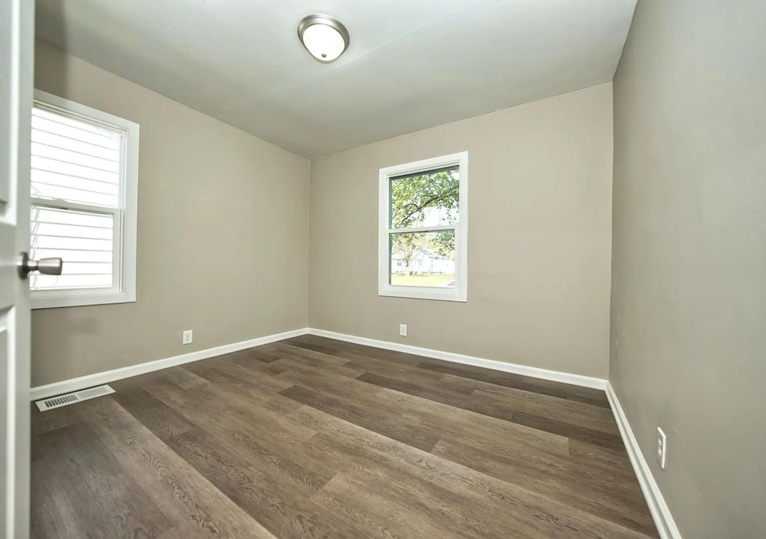 Recently renovated 3 Bed 2 Bath Home located in Center Township! — Photo 3