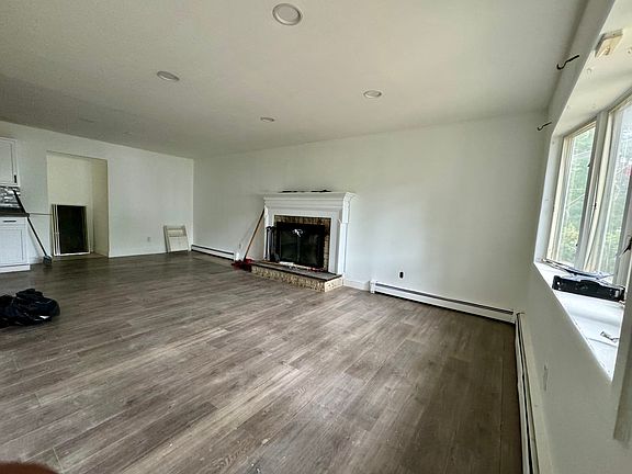 3rd image of 34 Peeker Ave