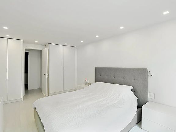 5th image of 322 W 57th St APT 19G