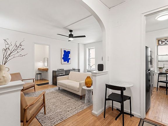 4th image of 75 Bank St #1B