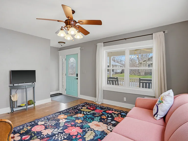 114 Aldeah Ave — Photo 3