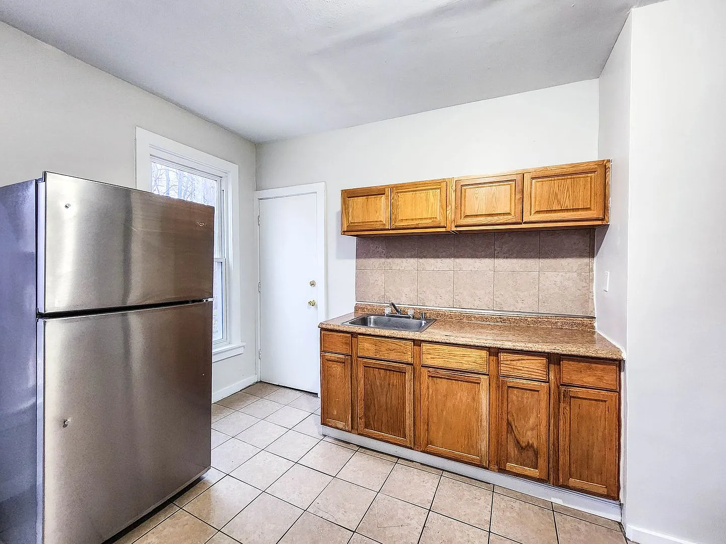 2 Bedroom Apartment Near Science Hill — Photo 4