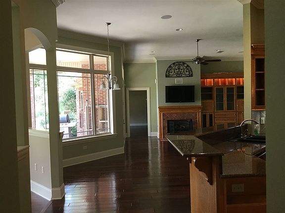 4th image of 112 Woodlands Glen Cir