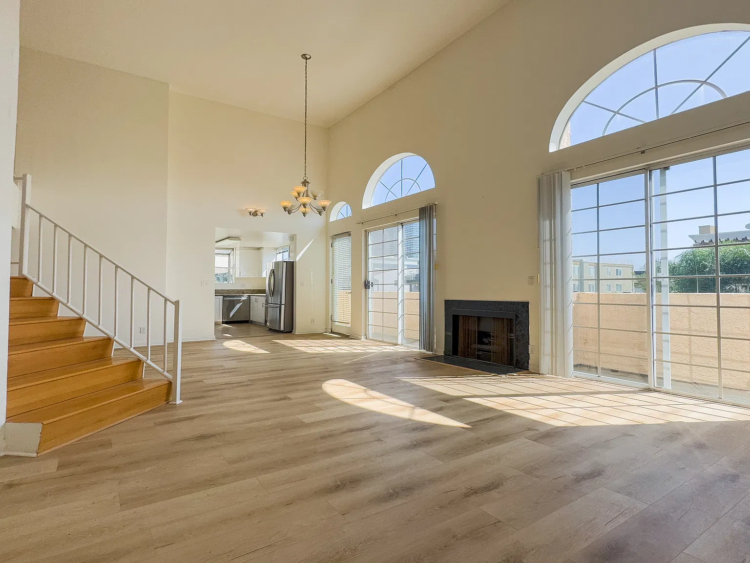 2 bed, 1900 sqft, $5,950 — Photo 3
