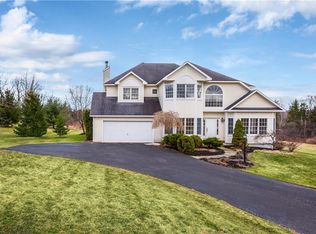 2166 Singing Woods Dr, Skaneateles, NY 13152