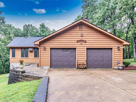 3rd image of 100 Hickory Ln