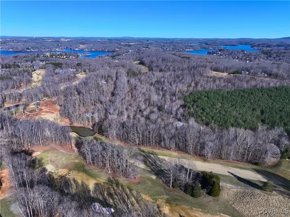 828 Windlass Rd, Moneta, VA 24121