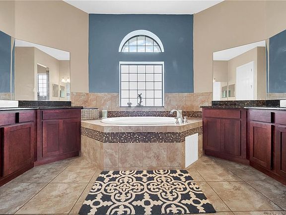 5th image of 38723 Oak Place Ct