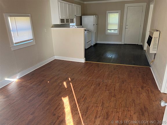 2nd image of 922 Coy Ave