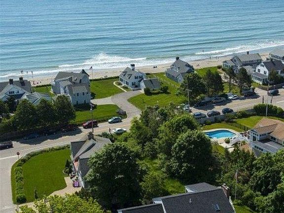 A very short walk to the beach!