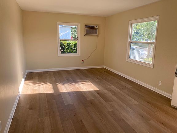 2nd image of 1600 N Hollywood Way APT A