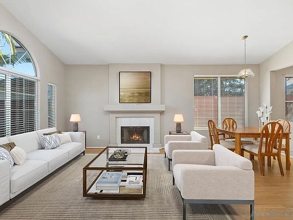 3rd image of 1027 Honeysuckle Dr