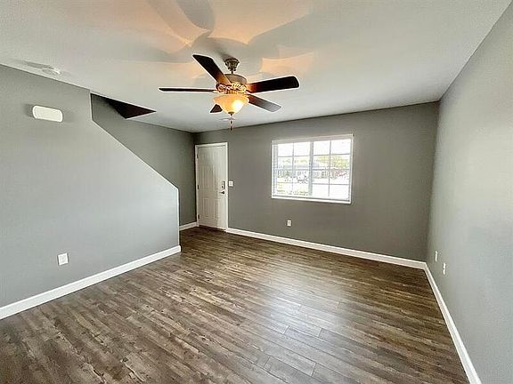4th image of 700 Fountain View Dr #F
