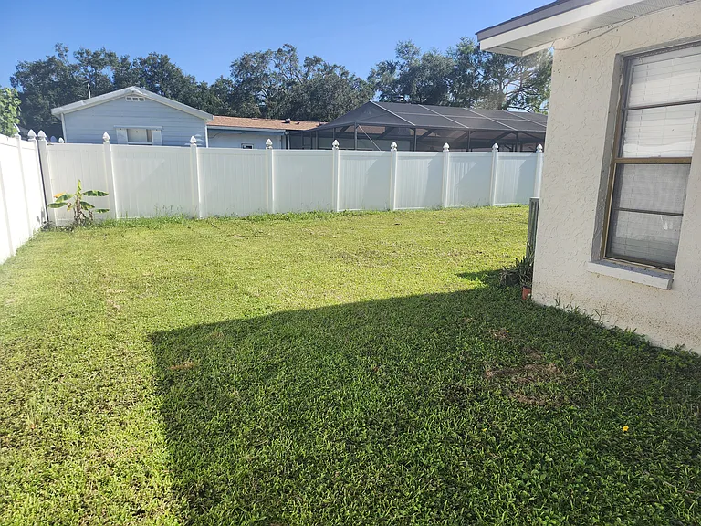 8040 Deerwood Cir — Photo 4