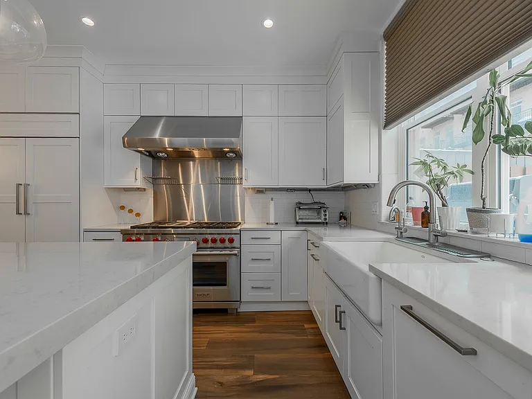 419 W Grand Ave #G — Photo 5