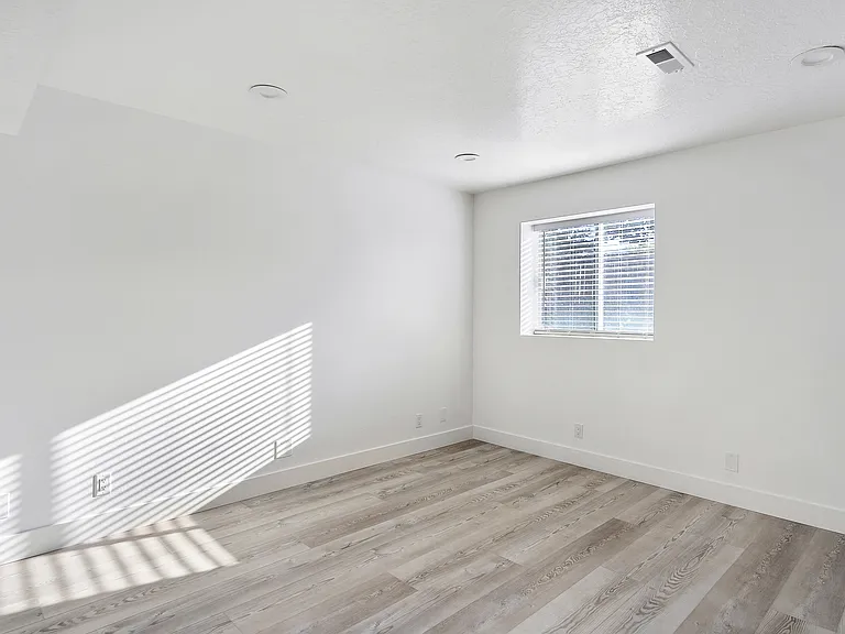 2340 N 790th St W — Photo 34