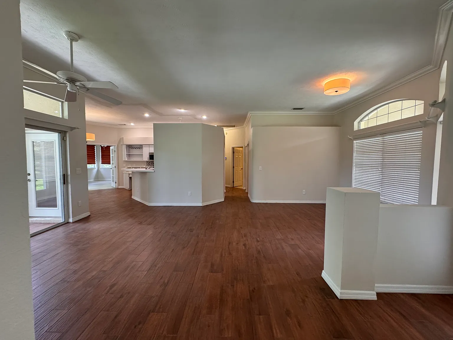 4 bed, 2000 sqft, $2,600 — Photo 3